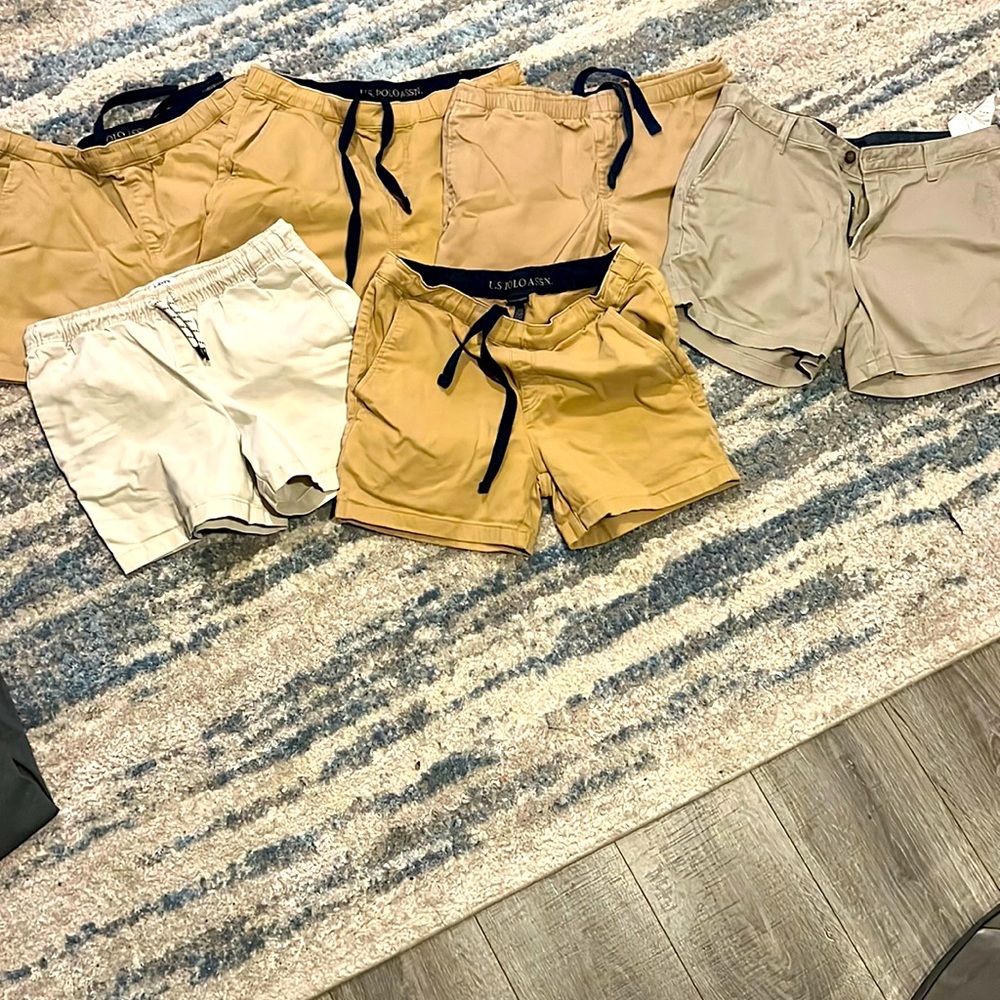 6 pairs of size medium and one size 32, khaki 4-5 inch inseam